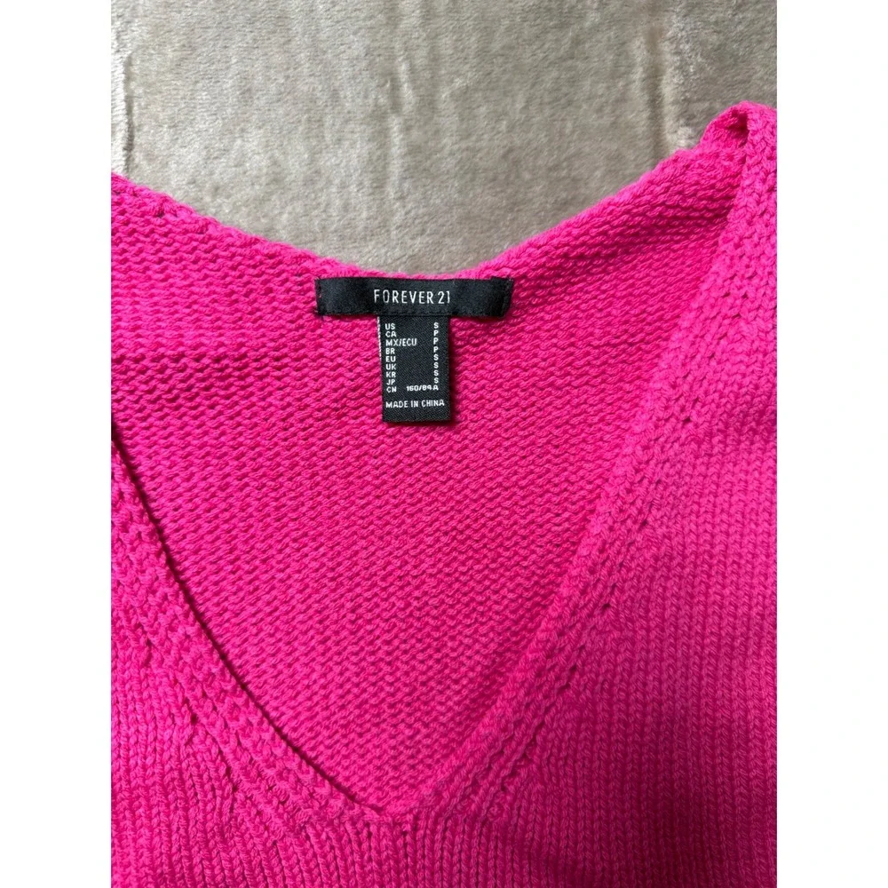 Forever 21 Hot Pink Knit V-Neck Cropped Top Small Barbiecore Girlie‎ Festival